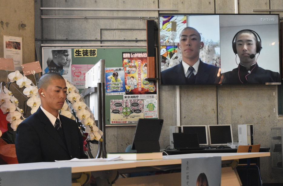 聖カタリナ学園との対戦が決まり、緊張した表情の東海大菅生の栄塁唯主将＝東京都あきる野市の東海大菅生高校で２０２１年２月２３日午後３時２７分、林田奈々撮影