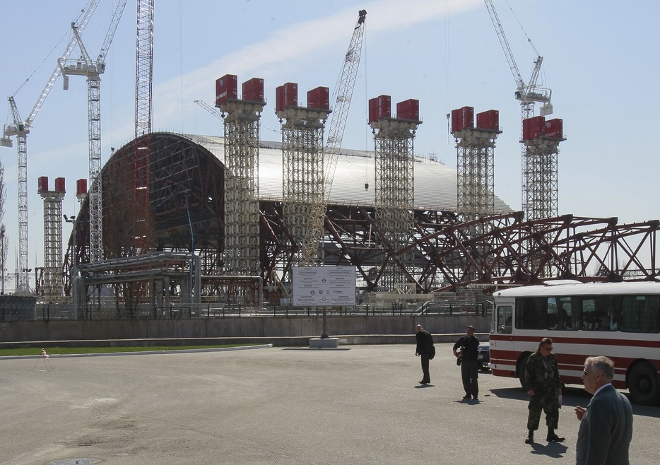 新シェルターの建設が進むチェルノブイリ（2013年4月　写真：ロイター／アフロ）