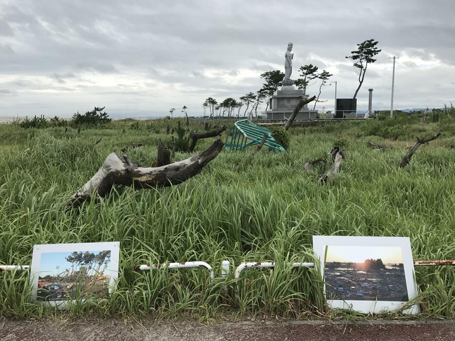 仙台市若林区荒浜地区に立てられた慰霊碑と観音像。2017年撮影（写真提供：藤田直哉さん）