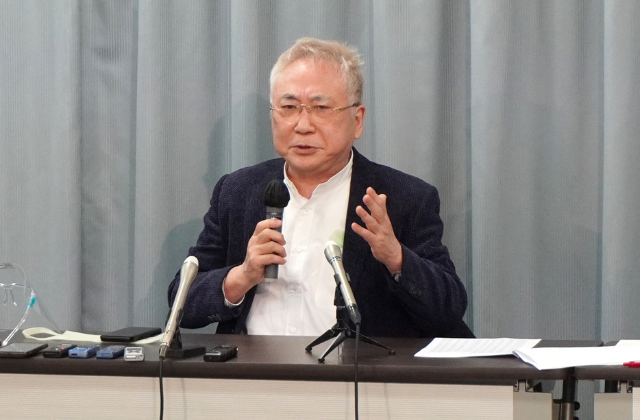 会見する高須院長