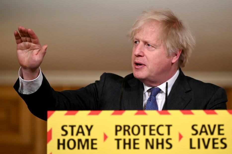 記者会見で変異ウイルスについて語る英国のジョンソン首相（写真：代表撮影/ロイター/アフロ）