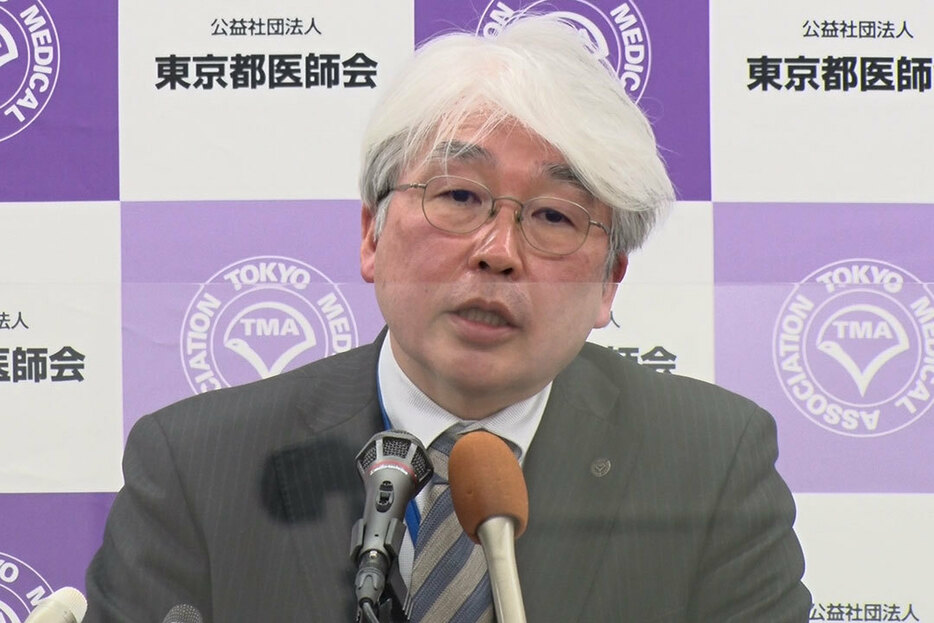 会見する東京都医師会の猪口副会長