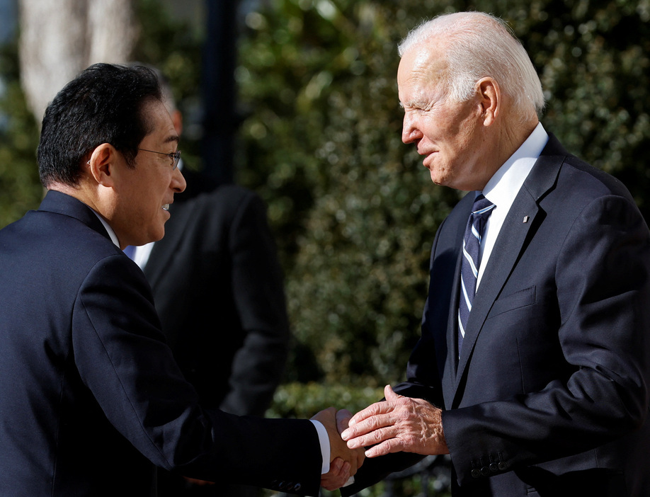 1月13日（日本時間1月14日）に日米首脳が会談。日米同盟を一層強化していく方針で一致した（写真：ロイター/アフロ）