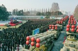昨年12月31日に行われた、600ミリ多連装ロケット砲の贈呈式。金正恩党総書記も出席して演説した（『労働新聞』HPより）