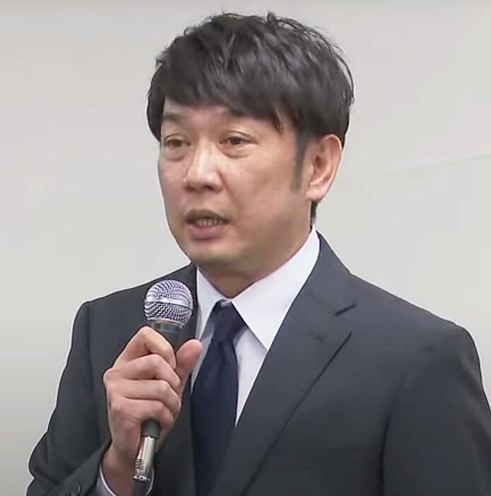 会見に臨むTKOの木本さん