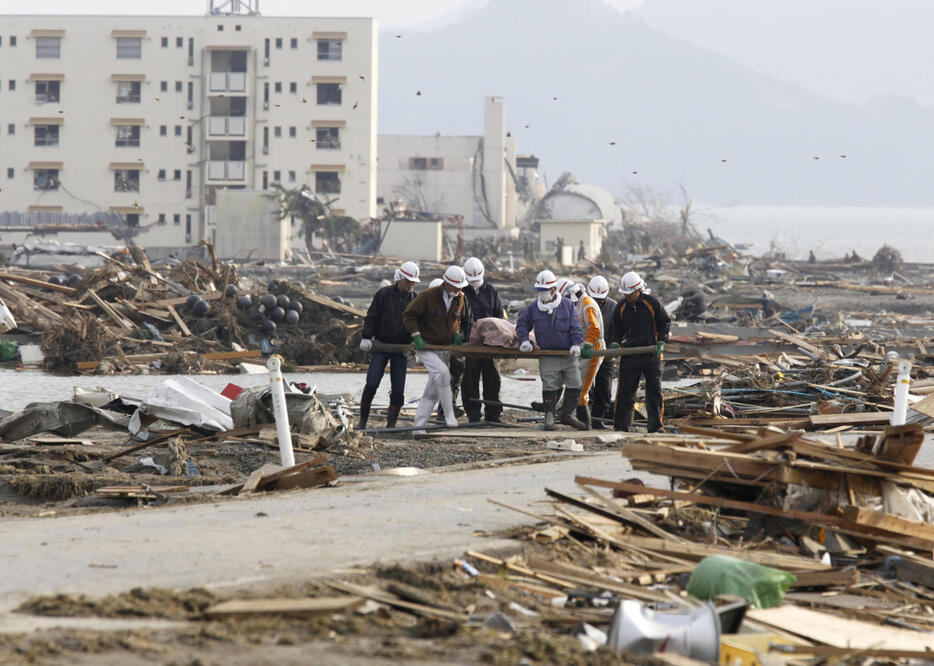 震災直後の陸前高田市（写真：ロイター／アフロ）