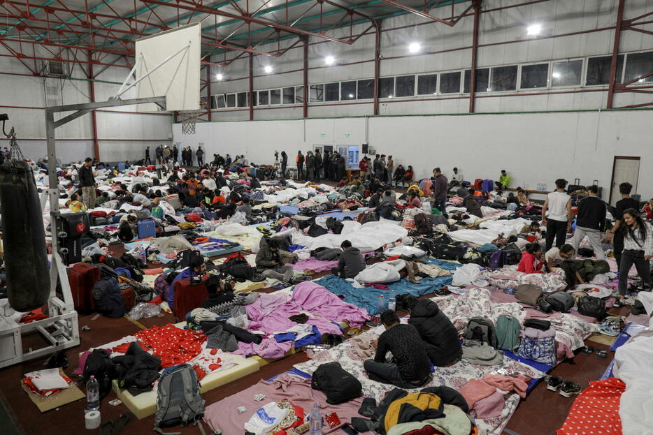 周辺国に避難しているウクライナ住民（写真：ロイター/アフロ）