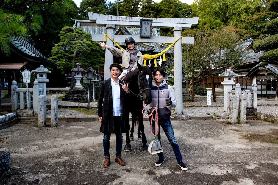 一般社団法人Horse Value代表・神瑛一郎さん（右）