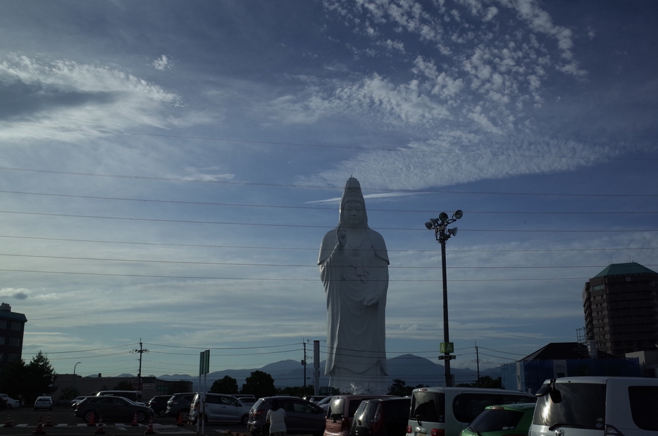 仙台天道白衣大観音。観音像としては日本最大（写真：fuku41）