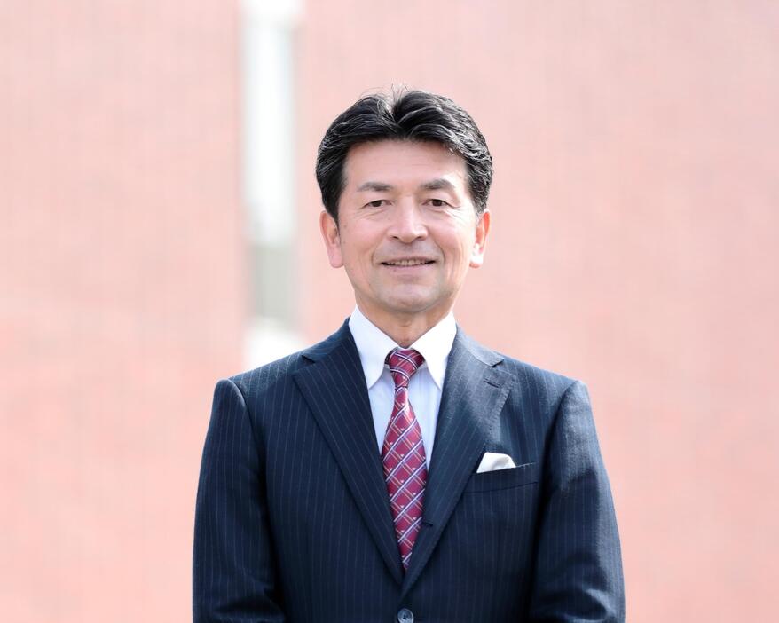 山梨学院・吉田正校長＝本人提供