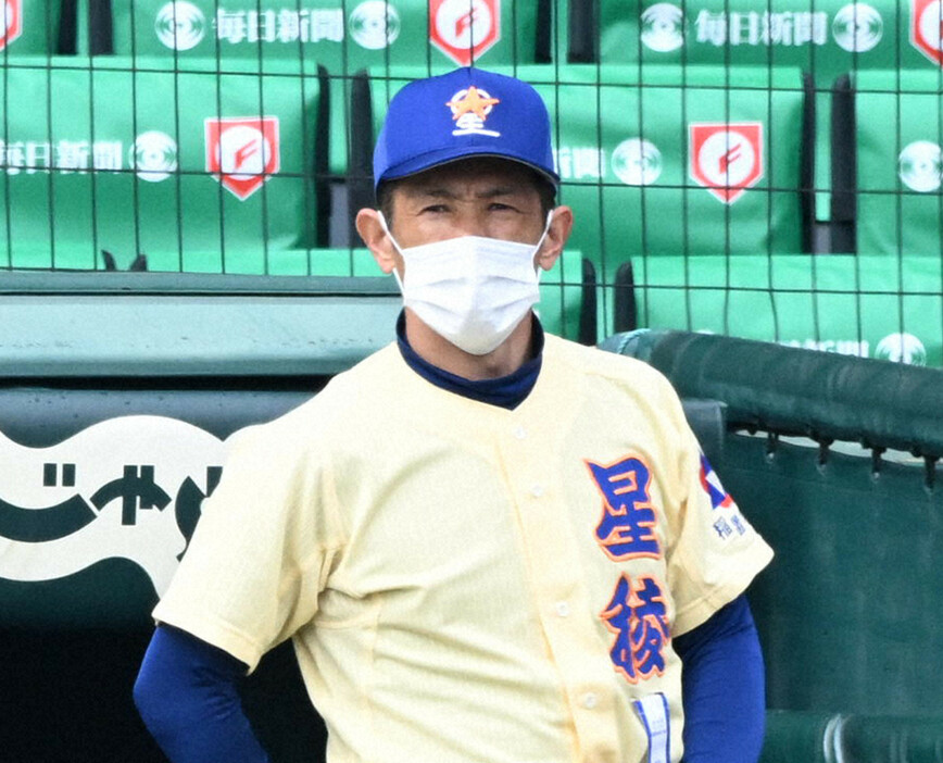 退任する星稜の林和成監督＝阪神甲子園球場で、滝川大貴撮影