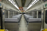 片側3扉で転換クロスシートを採用した311系の客室内。写真はクモハ311-7（柴田東吾撮影）。