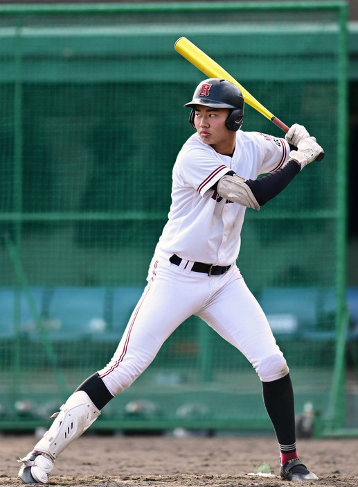 紅白戦で打席に立つ広陵の真鍋慧＝藤井達也撮影