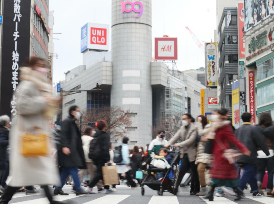 渋谷駅前のスクランブル交差点。当時の武蔵野は、現在では都会化した渋谷、目黒あたりからはじまった（写真：つのだよしお/アフロ）