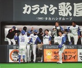 試合中は日本ハムベンチから大きな声が響き渡る。雰囲気もご覧のとおりだ