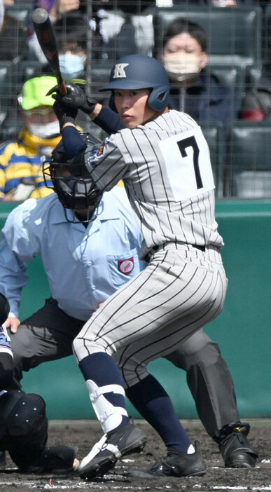 【敦賀気比－広陵】打席に立つ敦賀気比の春山陽登選手＝阪神甲子園球場で2022年3月20日、平川義之撮影