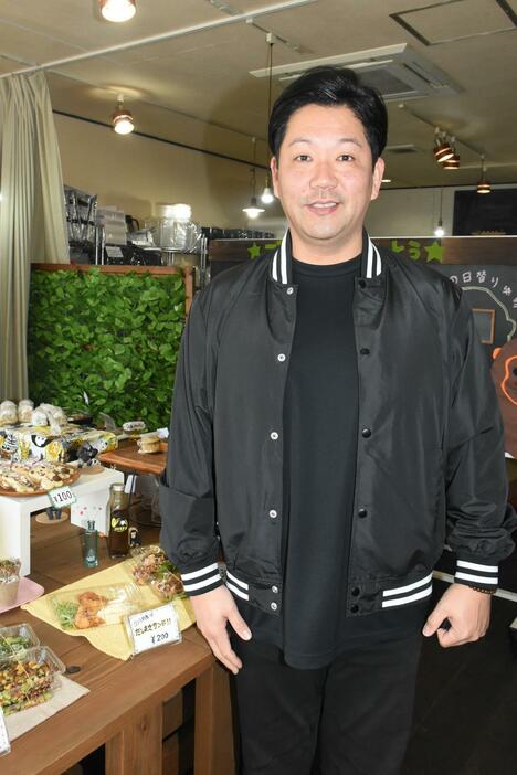 敦賀気比・野球部OBで弁当販売店「ゴリラマン」を経営する西山豪哲さん＝福井県敦賀市で2022年3月4日、大原翔撮影