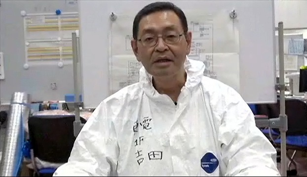 [画像]福島第一原発事故の際、現場で陣頭指揮をとった故・吉田昌郎所長（EPCO提供ビデオ画像）（TEPCO/アフロ、2011年8月17日）