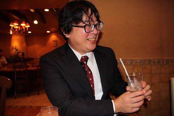 [写真]ビジネスパーソンのためのお笑い講座を立ち上げた猪虎太郎さん