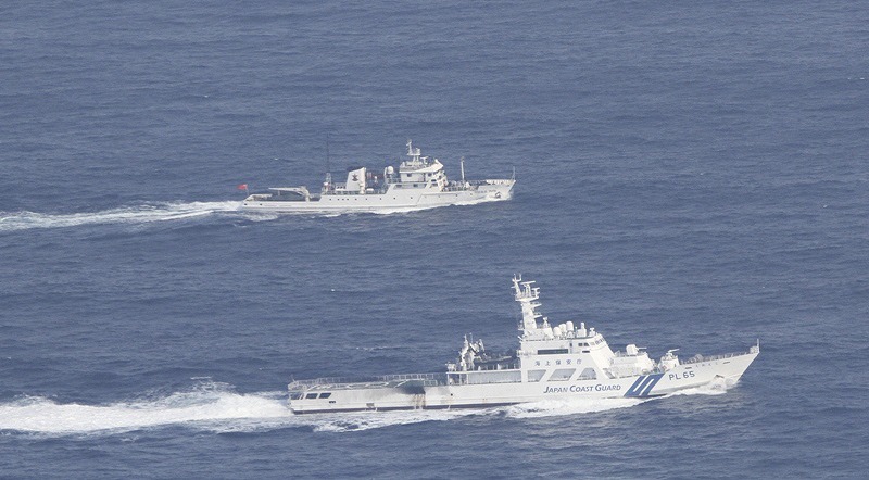 尖閣沖への中国船の侵入が続く（第11管区海上保安本部/ロイター/アフロ、2012年9月撮影）