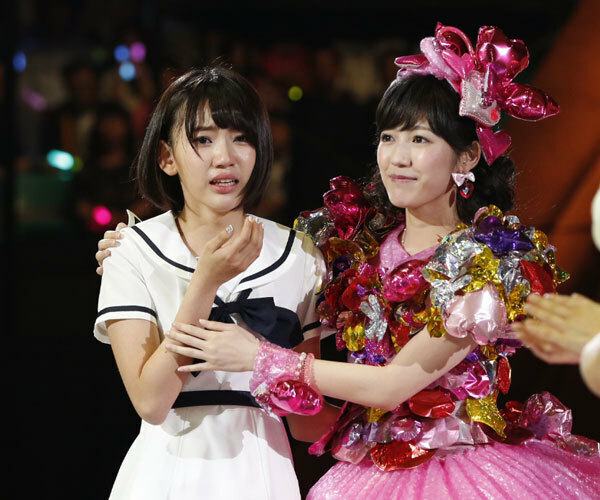 ［画像］11月リリースの「AKB48」の新曲で“Wセンター”を務める渡辺麻友と宮脇咲良
