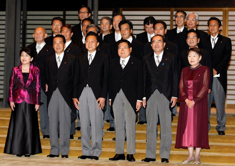 民主党・国民新党・社民党による鳩山連立内閣（2009年9月、ロイター／アフロ）