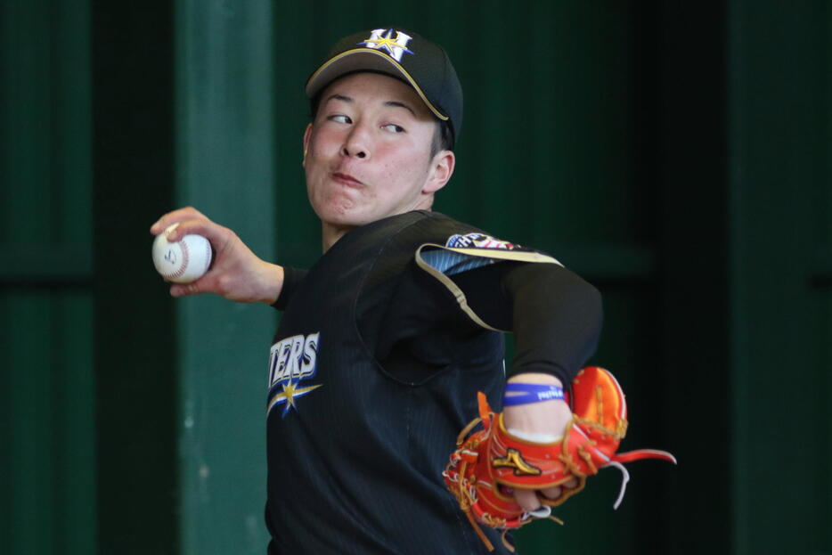 日ハム吉田輝星が思い出の甲子園で初先発したが、大山の3ランを含む3回4失点のホロ苦KOとなった（資料写真・黒田史夫）