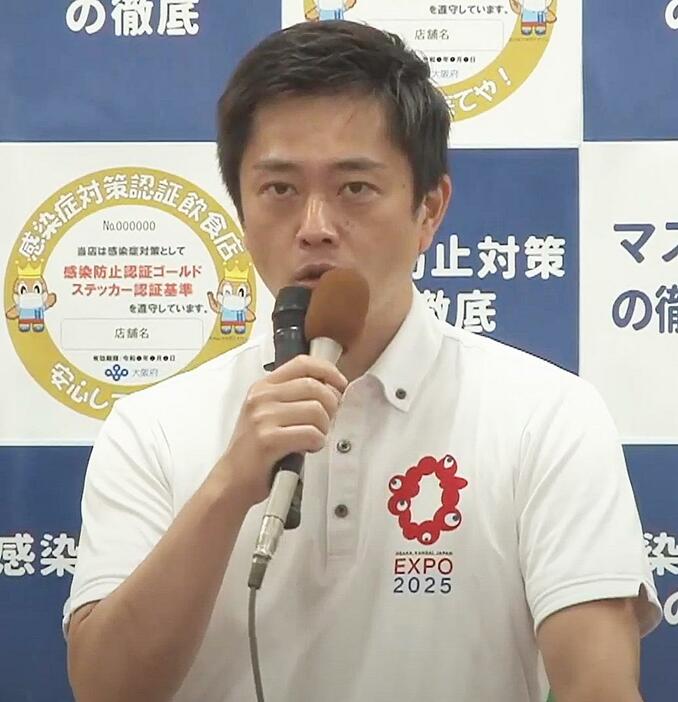 新型コロナウイルスの感染状況を説明する吉村知事