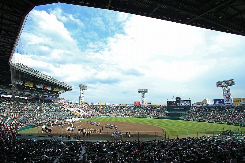 [写真]高校野球の甲子園使用料ゼロのなぜ？（写真：岡沢克郎/アフロ）