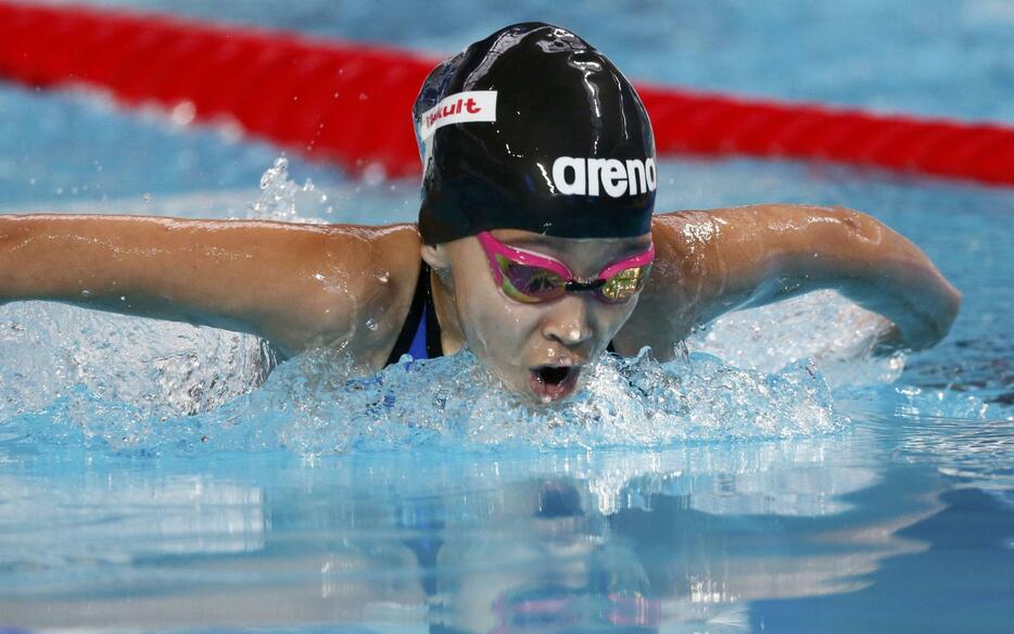 力泳するタレク選手。64選手中最下位で予選を終えた＝2015年8月7日（写真：ロイター/アフロ）