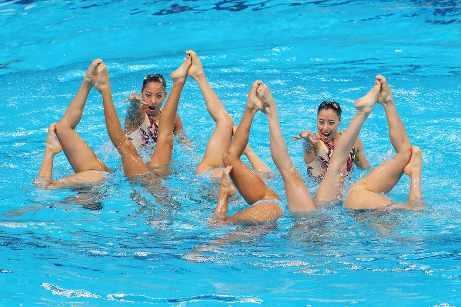 チームFR決勝で演技する選手たち＝2015年7月31日（写真：長田洋平/アフロスポーツ）