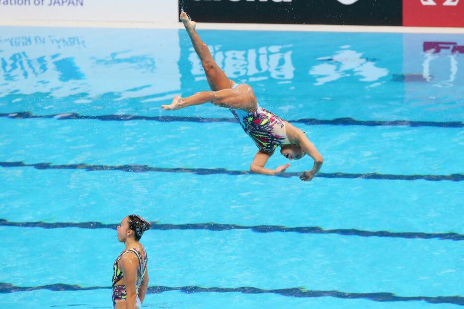 冒頭のリフトが高く決まる＝2015年7月31日（写真：長田洋平/アフロスポーツ）