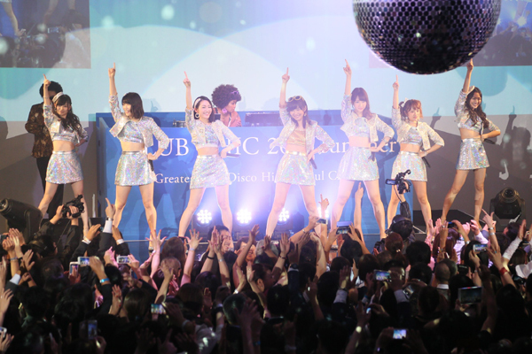 [画像]ディスコイベント「CLUB CHIC 2015 summer」にサプライズ登場した「AKB48」