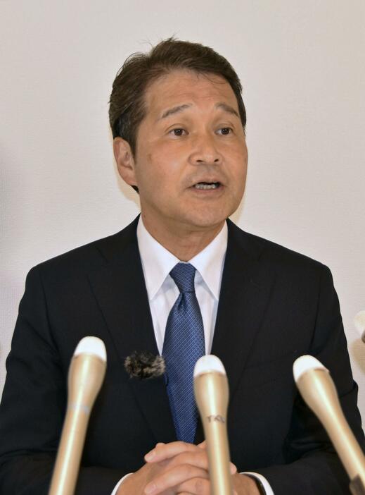 熊本県知事選に立候補する意向を表明した元熊本市長の幸山政史氏＝26日午前、熊本市