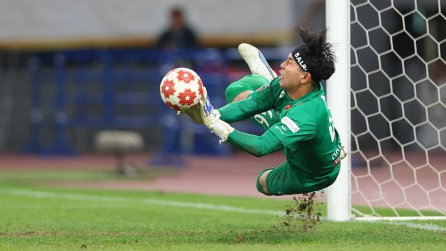 PKストップする柏・松本健太選手（写真:長田洋平/アフロスポーツ）