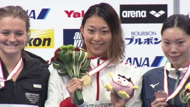 女子50m平泳ぎで大会連覇を達成した鈴木聡美選手