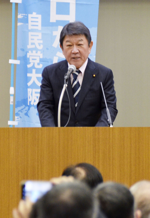 大阪市での党会合であいさつする自民党の茂木幹事長＝9日午後