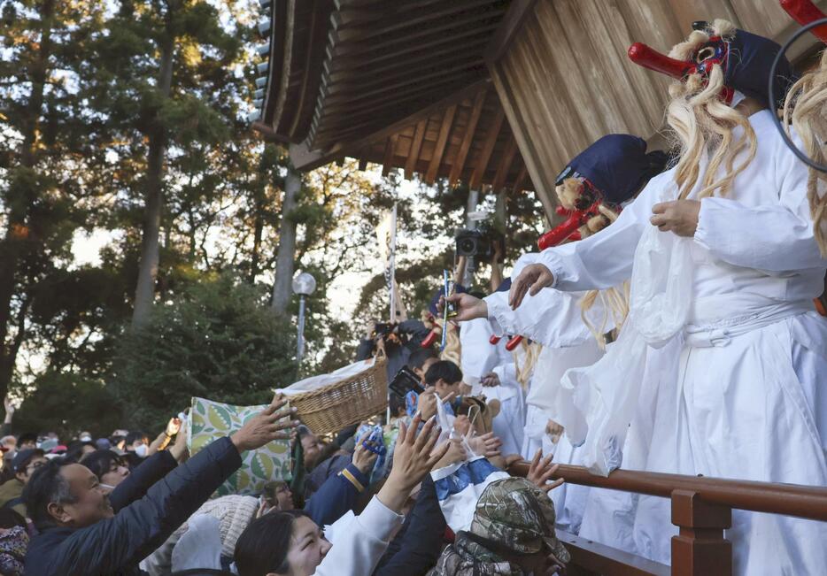 4年ぶりに開催された「悪態まつり」＝17日、茨城県笠間市