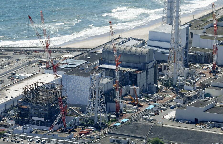 東京電力福島第1原発。左から1号機、2号機、3号機、4号機＝8月