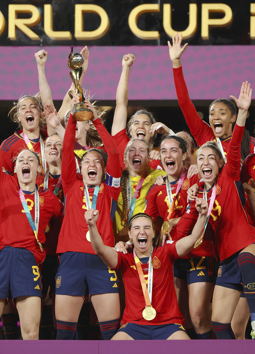 サッカー女子W杯で初優勝を果たし、喜ぶスペインの選手たち＝8月、シドニー（ゲッティ＝共同）