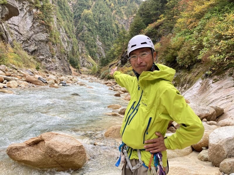 　新道を案内してくれた山岳ガイドの田村茂樹さん