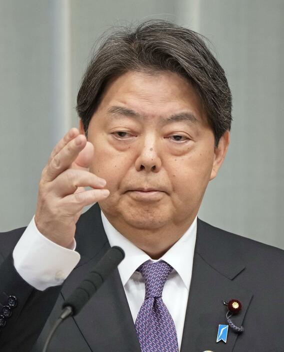 記者会見する林官房長官＝19日午前11時10分、首相官邸