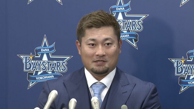 DeNA入団会見でスーツ姿の森唯斗投手