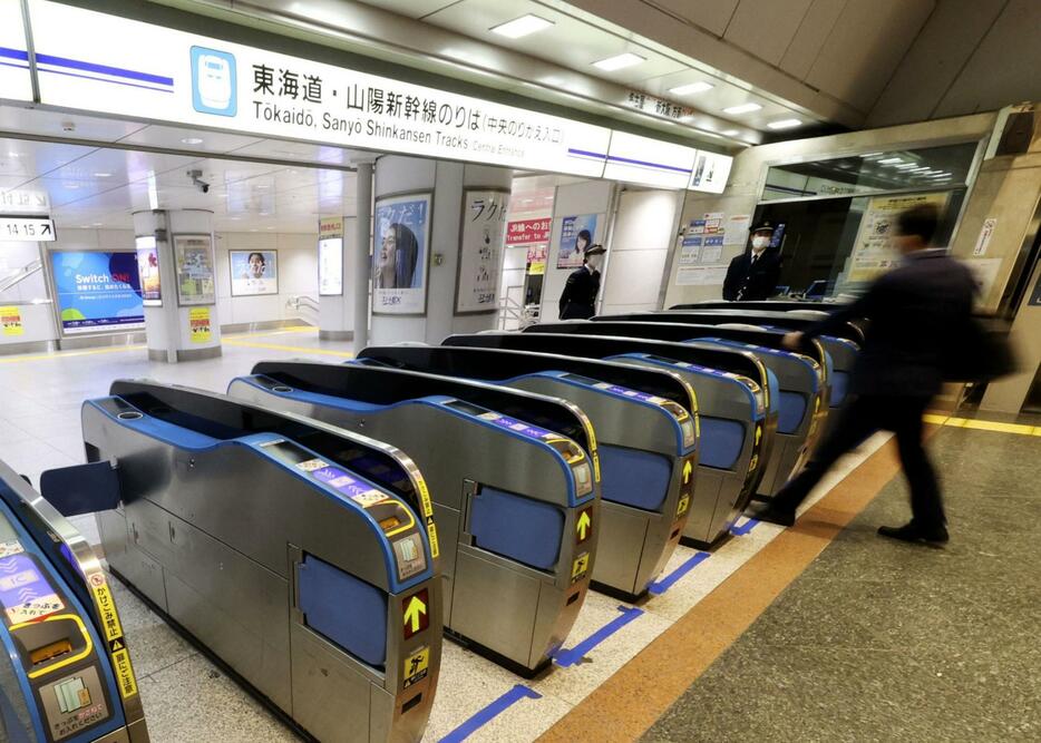 JR東京駅の東海道新幹線改札口＝2020年4月