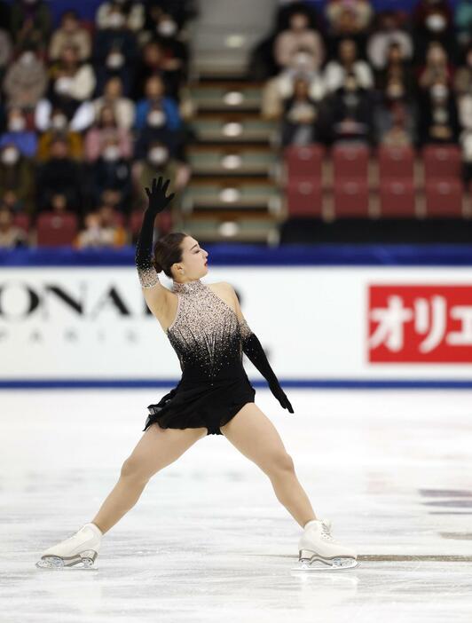 女子フリー　演技する坂本花織＝長野市ビッグハット