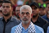 ハマスのガザ代表ヤヒヤ・シンワル（C）AFP＝時事