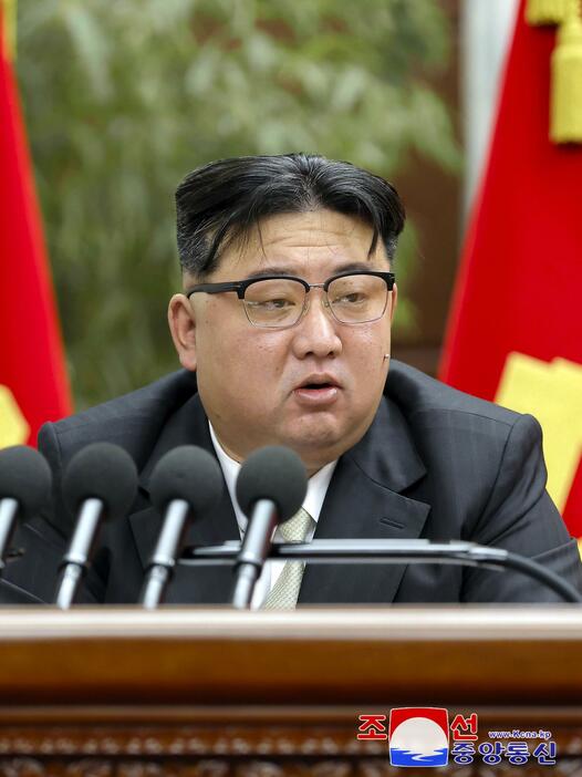 北朝鮮の朝鮮労働党中央委員会拡大総会に臨む金正恩党総書記＝平壌（朝鮮中央通信＝共同）