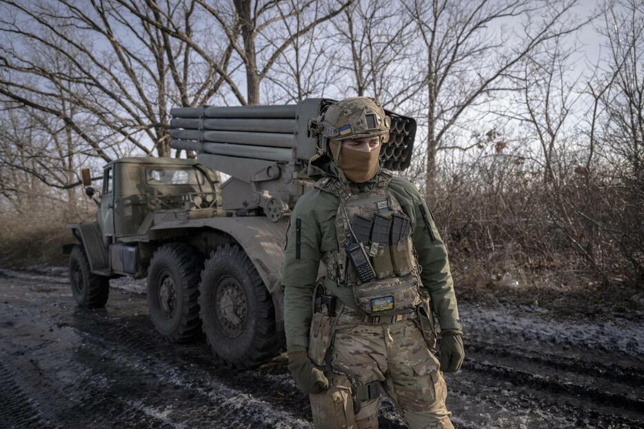 激戦地マリンカがあるウクライナ東部ドネツク州に展開するウクライナ軍兵士＝16日（ゲッティ＝共同）