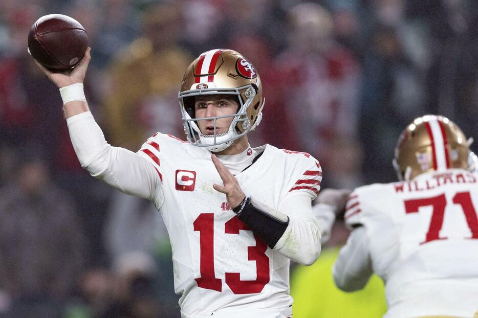 イーグルス戦でパスを投げる49ersのQBパーディ＝フィラデルフィア（USAトゥデー・ロイター＝共同）