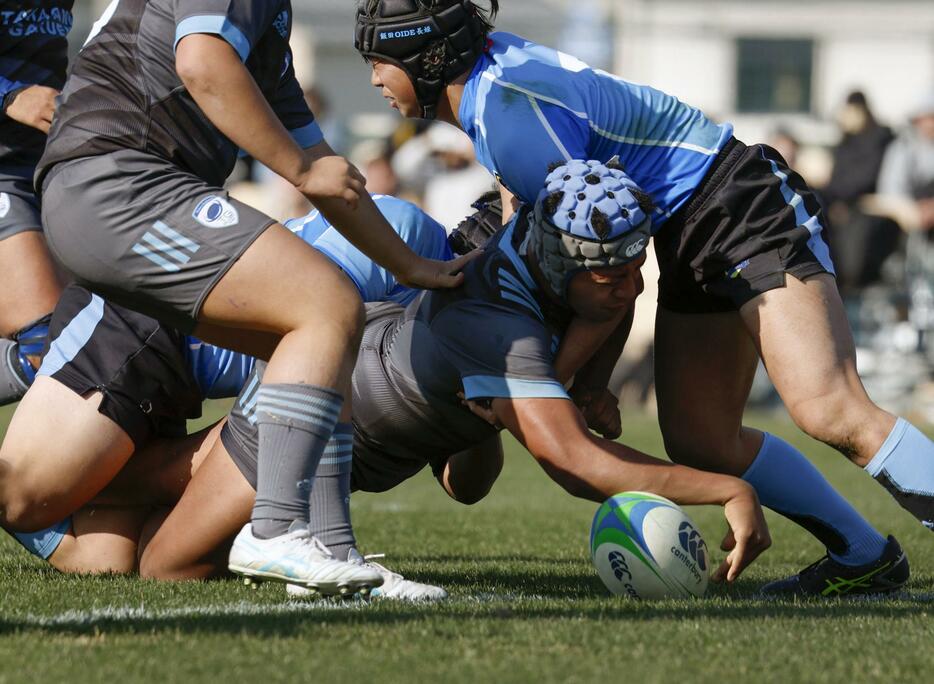 飯田OIDE長姫―高川学園　後半、トライを決める高川学園・マヘ＝花園